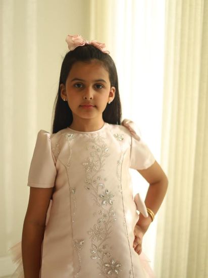 صورة فستان سهرة اناقة كلاسيكيه وسحر التل